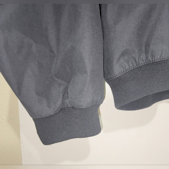 IZOD sizeM Black Men's Pull Over Wind Breaker. Fully Lined in Mesh Material. - Picture 14 of 16